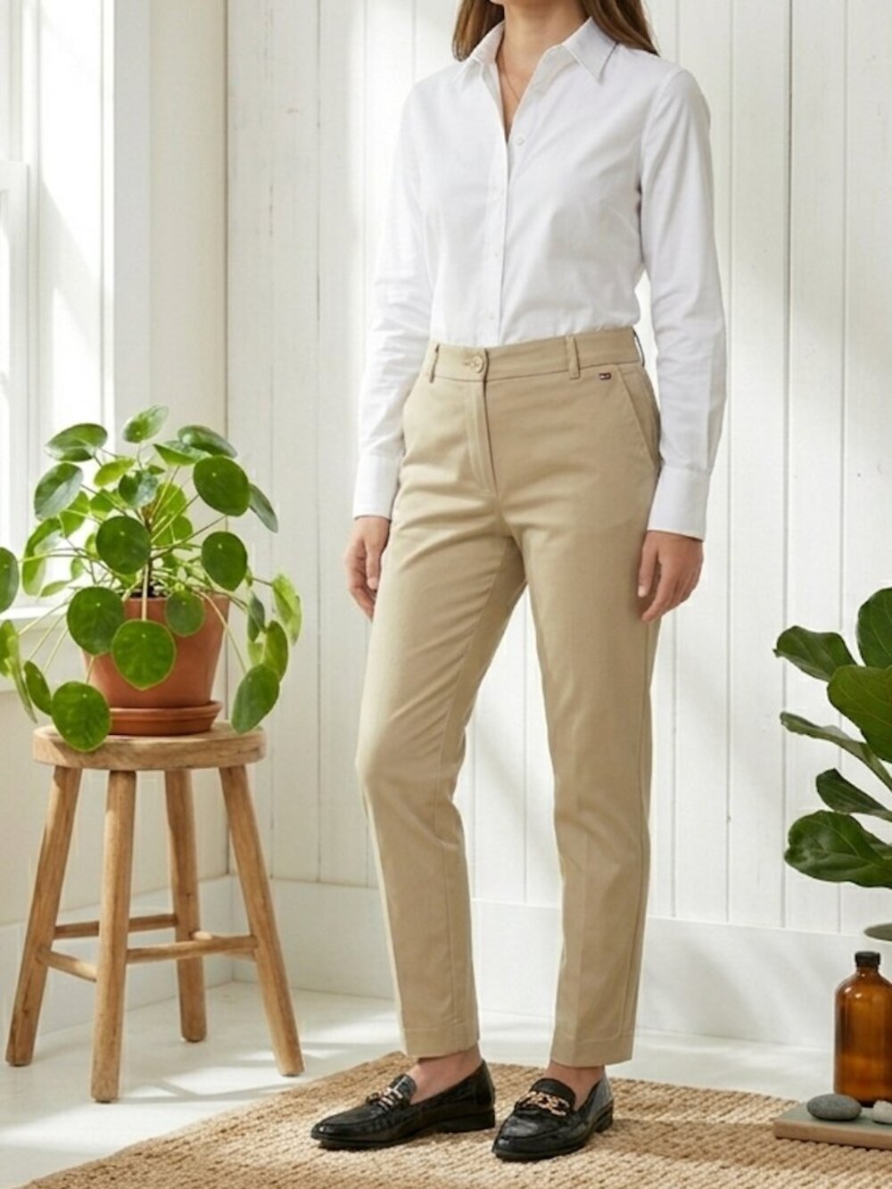 Tommy Hilfiger NWT Beige Chino Pants Slim Straight Mid Rise Size 6